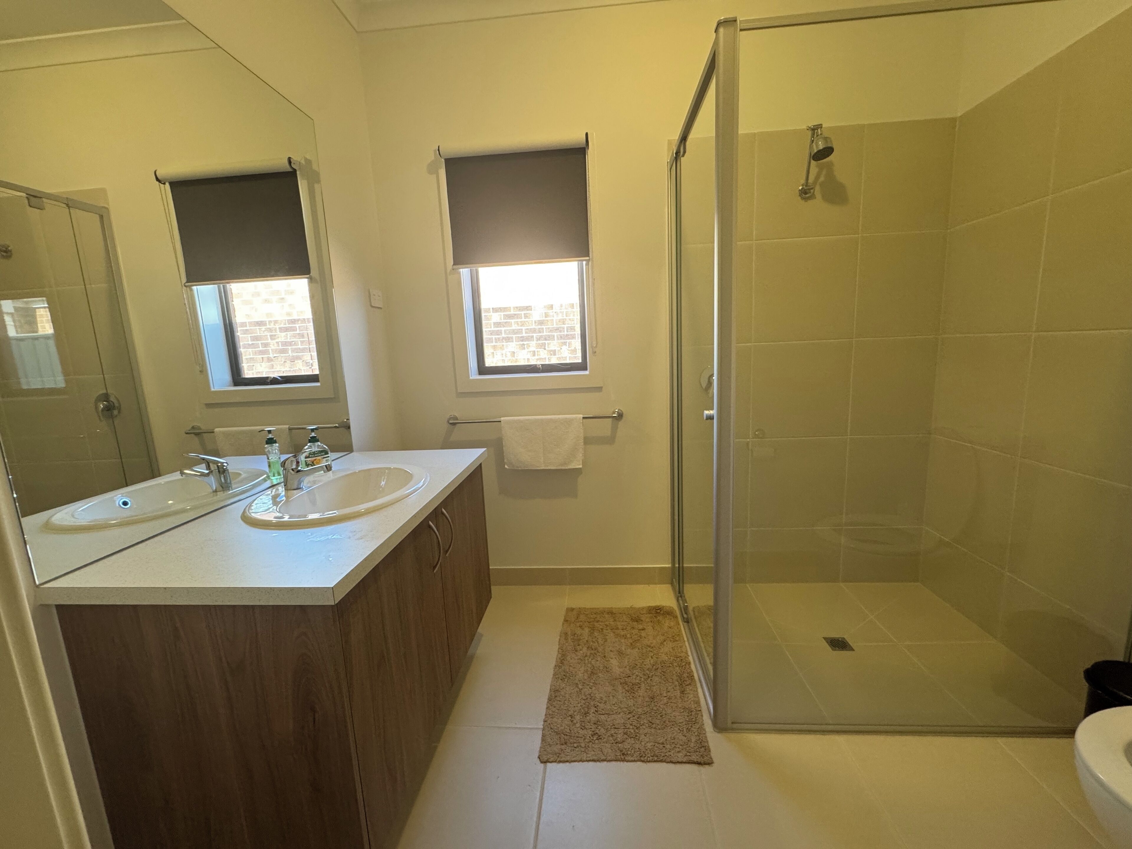 Dusche, Handtücher, Seife, Toilettenpapier