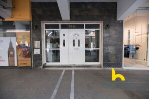 Exterior detail - Stylish Love Nest W/ Balcony in Heart of Koukaki! (Athina)