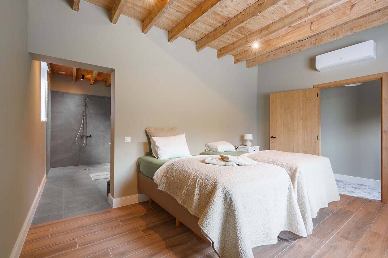 8 chambres, bureau, fer et planche à repasser, Wi-Fi