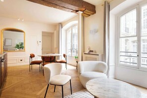Téléviseur, bureau