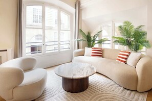 Téléviseur, bureau