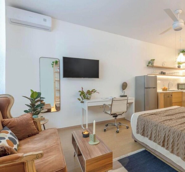 1 bedroom, desk, iron/ironing board, WiFi - Kypseli's Dreamy Studio Your Cosy Greek Oasis! (Athina)