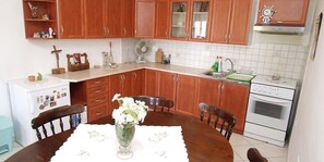 Réfrigérateur, four, plaque de cuisson