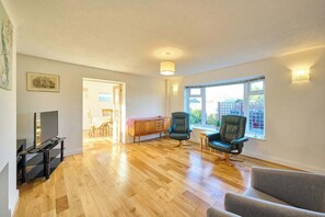 TV, offices - Host & Stay | WillowStay (Martham)