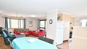 Interior - Large & Spacious - 159 ESPLANADE (Woodgate)