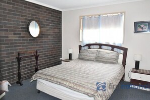 5 bedrooms, iron/ironing board