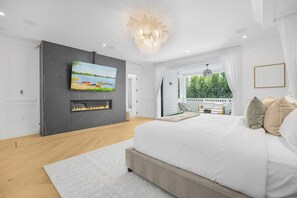 Luksustalo, useita sänkyjä, pääsy uima-altaalle, näköala uima-altaalle (Spaulding Ave Farmhouse) | 5 makuuhuonetta, yksilöllisesti sisustettu, yksilöllisesti kalustettu