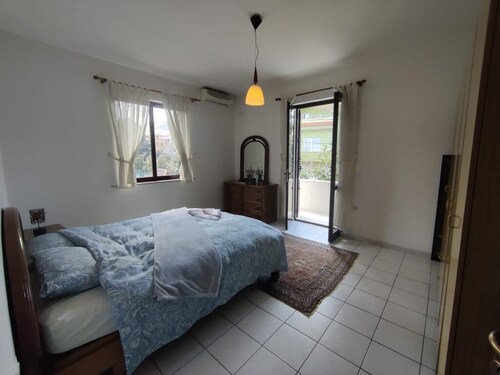 Tirana • King Bed • Pet-Friendly • Free Wi-Fi • Shared Kitchen & Bathroom