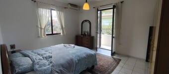 Tirana • King Bed • Pet-Friendly • Free Wi-Fi • Shared Kitchen & Bathroom