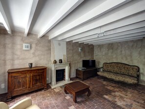 TV, DVD player, ping pong, books - New Superb Burgundy farmhouse (Merry-Sec)