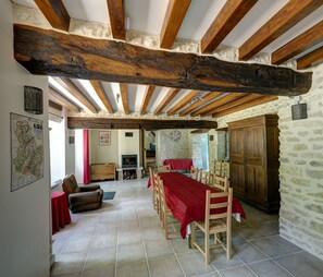 Dining - New Superb Burgundy farmhouse (Merry-Sec)