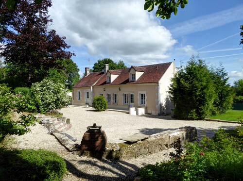 New Superb Burgundy farmhouse