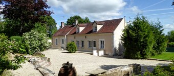 New Superb Burgundy farmhouse