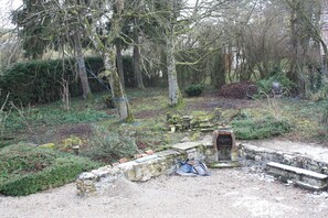 Property grounds - New Superb Burgundy farmhouse (Merry-Sec)