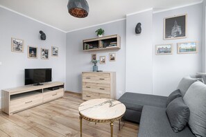 Apartment, Balcony | Iron/ironing board, free WiFi - RentPlanet - przy Pałacu Kultury i Nauki (Warszawa)