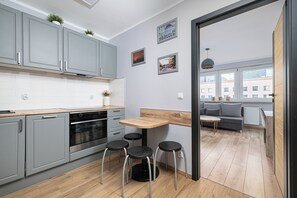 Apartment, Balcony | Private kitchenette - RentPlanet - przy Pałacu Kultury i Nauki (Warszawa)