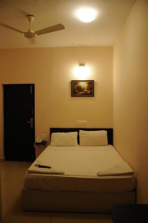 Premium bedding, down comforters, bed sheets - Manbhar Heavens Hotel (Amer)