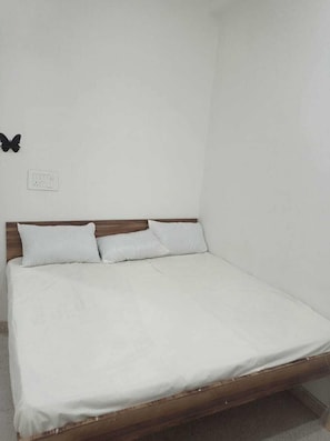 Premium bedding, down duvets, bed sheets - Manbhar Heavens Hotel (Amer)