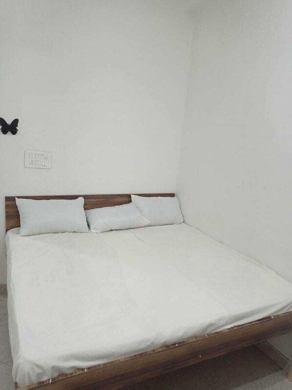 Premium bedding, down comforters, bed sheets - Manbhar Heavens Hotel (Jaipur)