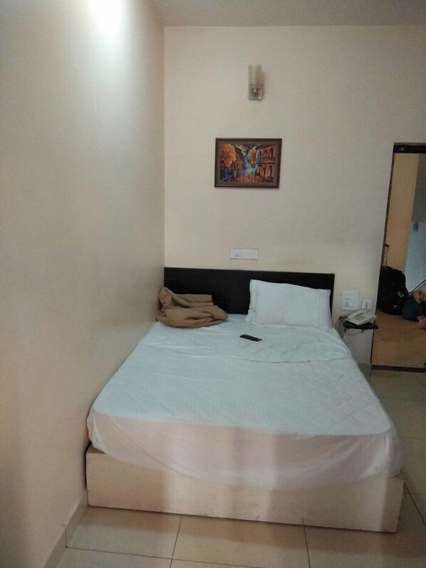 Premium bedding, down comforters, bed sheets - Manbhar Heavens Hotel (Jaipur)