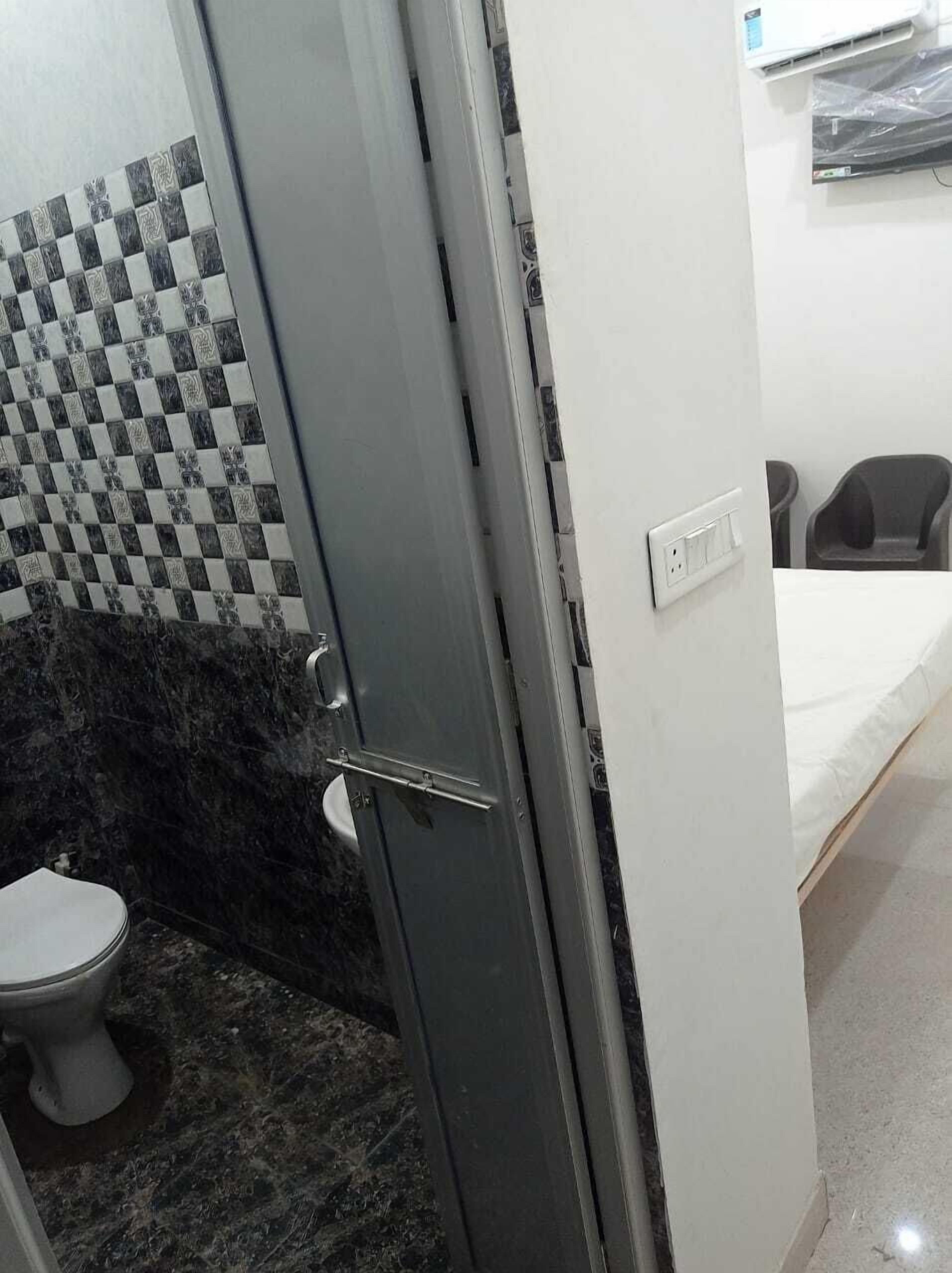 基础客房 | 浴室 | 淋浴设施、旋水按摩花洒、浴袍、毛巾