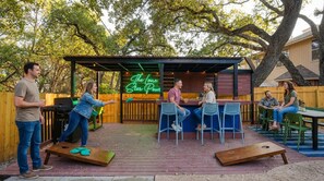 Outdoor dining - Resort Style Backyard • Arcade Games • Hot Tub (San Antonio)