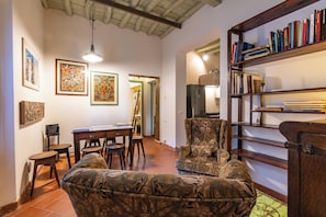 Interior - Oltrarno • Spacious 2 Rooms with Private Garden (Firenze)