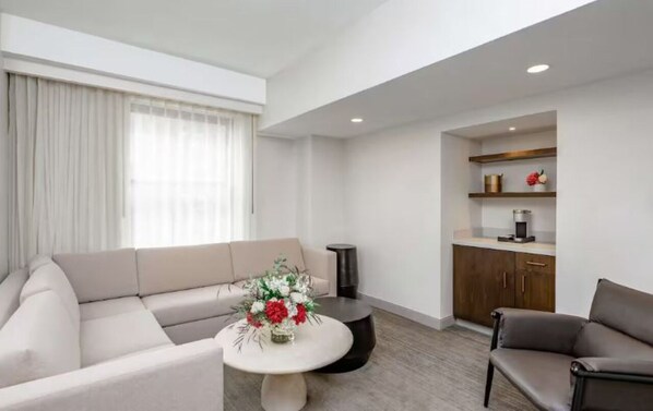 Living area - Modern Comfort Meets Historic Charm Near Wells Fargo Arena and Convention Ctr (Des Moines)