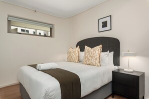 In-room safe, iron/ironing board, Internet, bed sheets - Dolce Vita | Stylish Sea Point Gem (Cape Town)