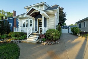 Exterior detail - Home Away Haven: Marvelous 3-bedroom house with First Floor Bedroom & Full Bath (South Haven)