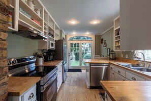 Microwave, oven, stovetop, dishwasher - Home Away Haven: Marvelous 3-bedroom house with First Floor Bedroom & Full Bath (South Haven)
