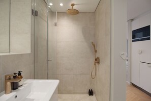 Shower, hair dryer, towels, soap - Dolce Vita | Designer Sea Point Apartment (Cape Town)
