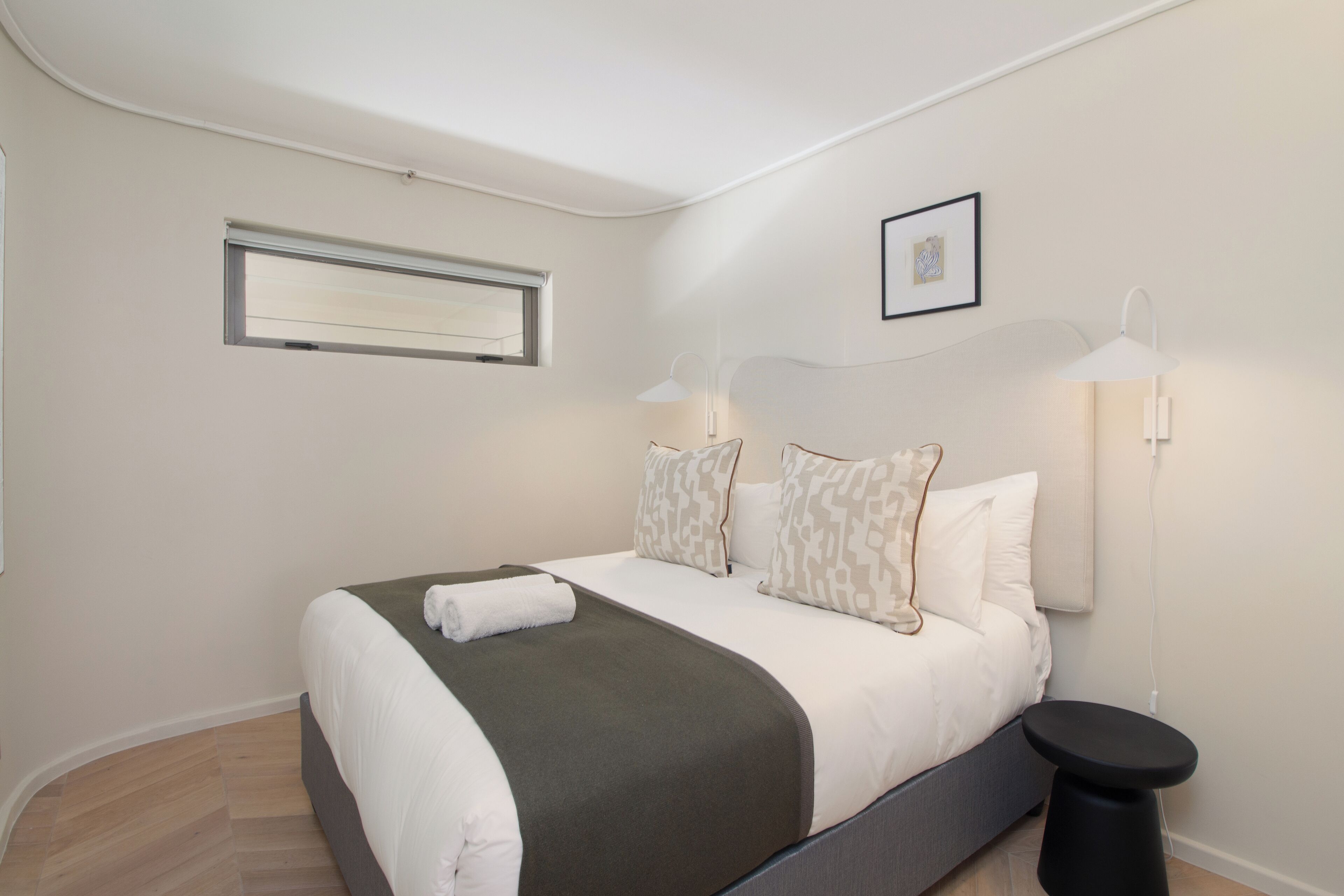 Iron/ironing board, Internet, bed sheets