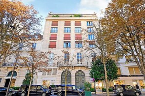 Exterior - A Charming 1-BR - Avenue Montaigne (Paris)