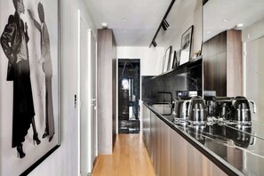 Interior - A Charming 1-BR - Avenue Montaigne (Paris)