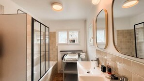 Douche, savon, papier toilette