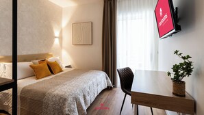 Chambre double | Bureau, fer et planche à repasser, accès au Wi-Fi (inclus)