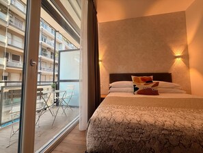 Habitación triple | Escritorio, tabla de planchar con plancha y wifi gratis