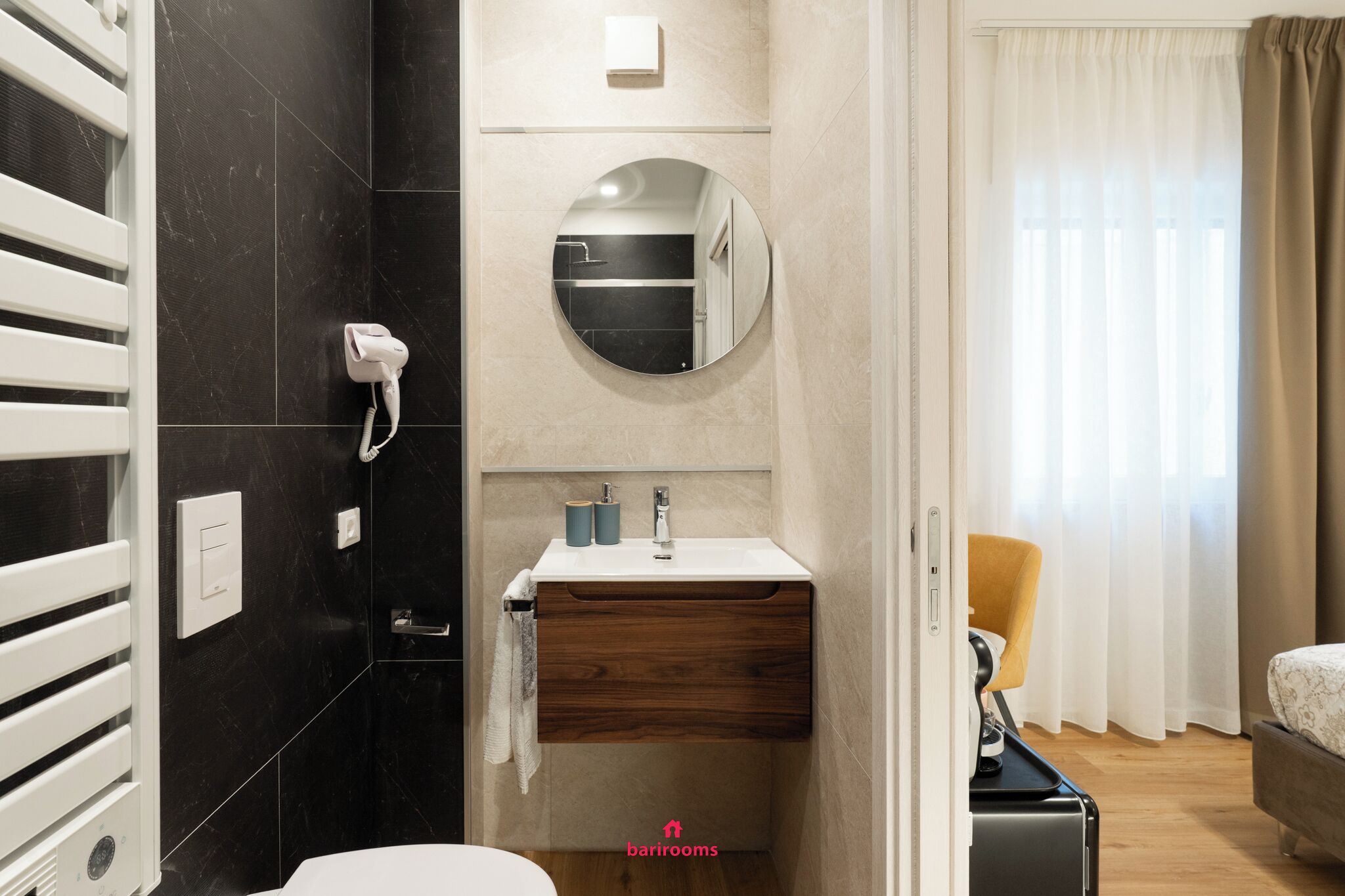 Dobbeltrom | Bad | Dusj, hårføner, håndklær og såpe