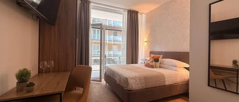 Quadruple Room | Desk, iron/ironing board, free WiFi