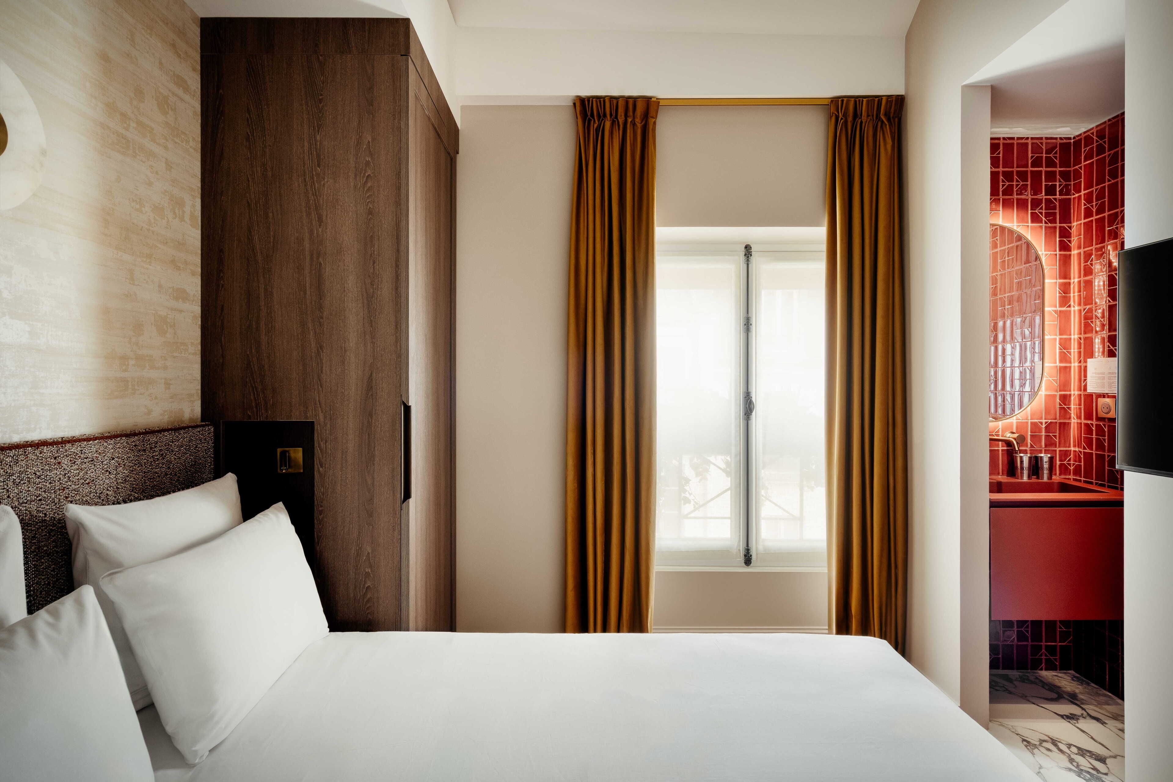 Traditional Room | In-room safe, soundproofing, free WiFi