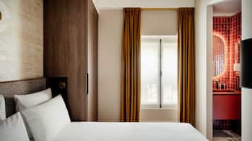 Traditional Room | In-room safe, soundproofing, free WiFi