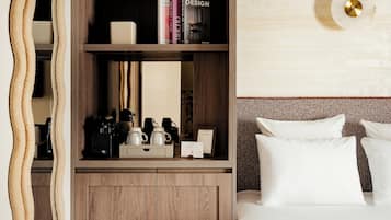 Traditional Room | In-room safe, soundproofing, free WiFi