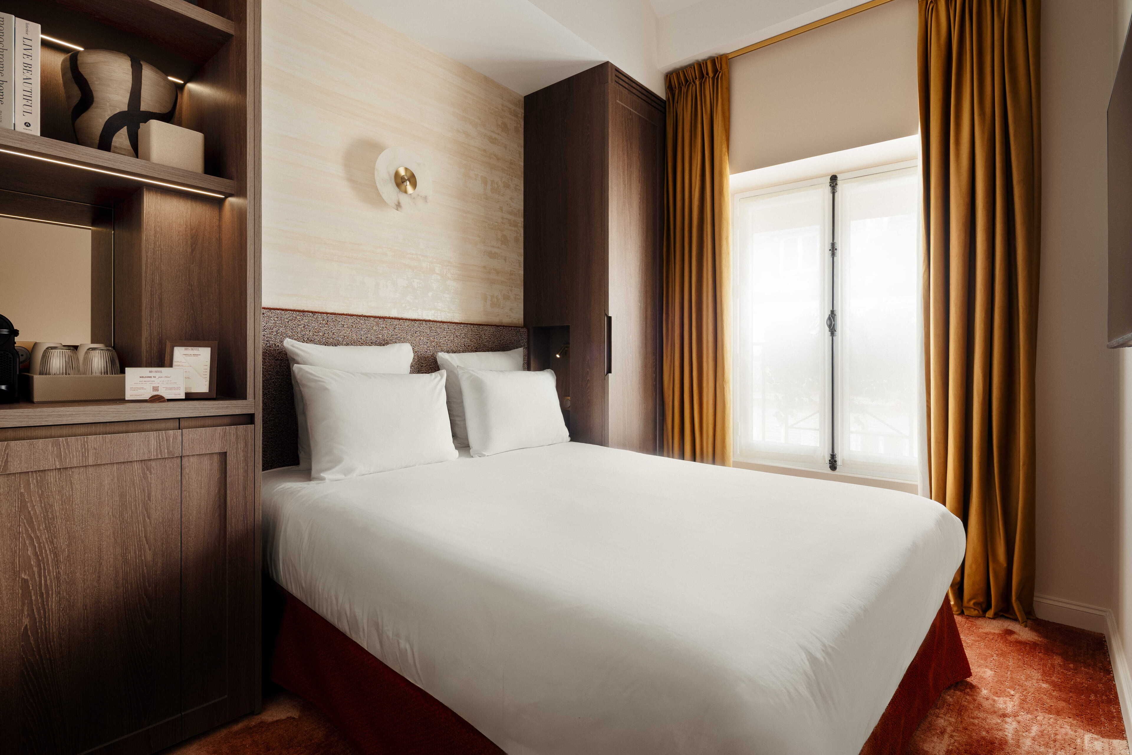 Traditional Room | In-room safe, soundproofing, free WiFi