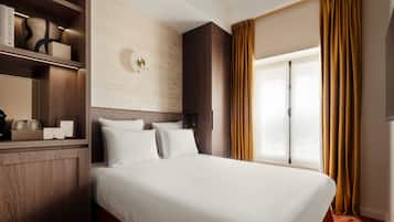 Traditional Room | In-room safe, soundproofing, free WiFi