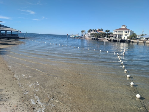 Recently Renovated• Coastal Getaway • Pet-Friendly