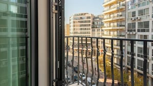 Queen Room with Balcony | Balcony - Limehome Athens Agora (Athens)