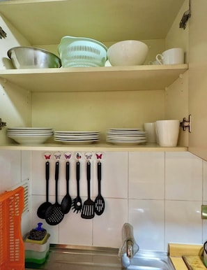 Microwave dan peralatan masak/sendok-piring
