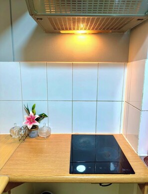 微波爐、鍋具/餐盤/廚房用品