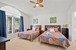 4 Schlafzimmer, Schreibtisch, WLAN